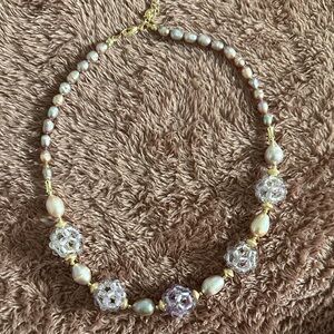 Elegant Pearl and Crystal Necklace